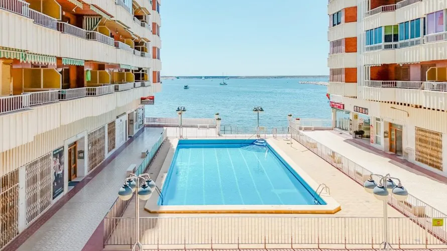 100m² apartment for sale, Torrevieja, Spain No. 1055 № 1