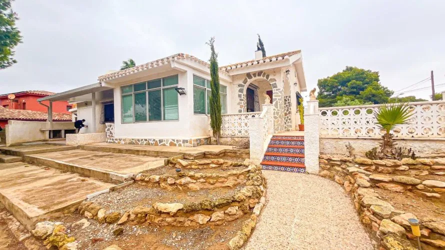 3 bedrooms villa for sale, Los Balcones, Spain No. 629 № 17
