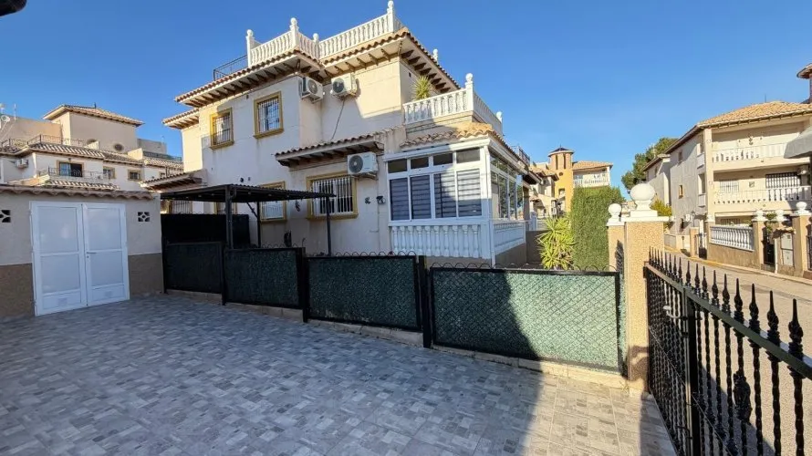 2 bedrooms house for sale, Campoamor, Spain No. 980 № 5