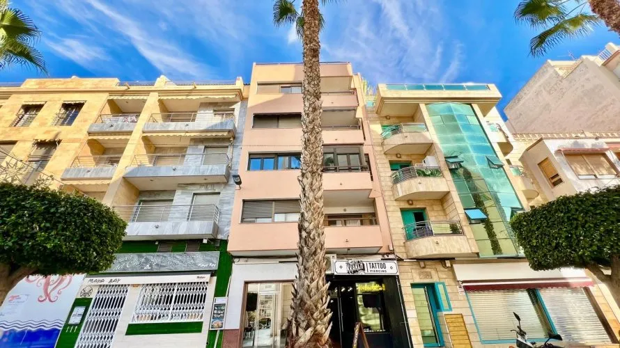 3 bedrooms apartment for sale, Torrevieja, Spain No. 156 № 1