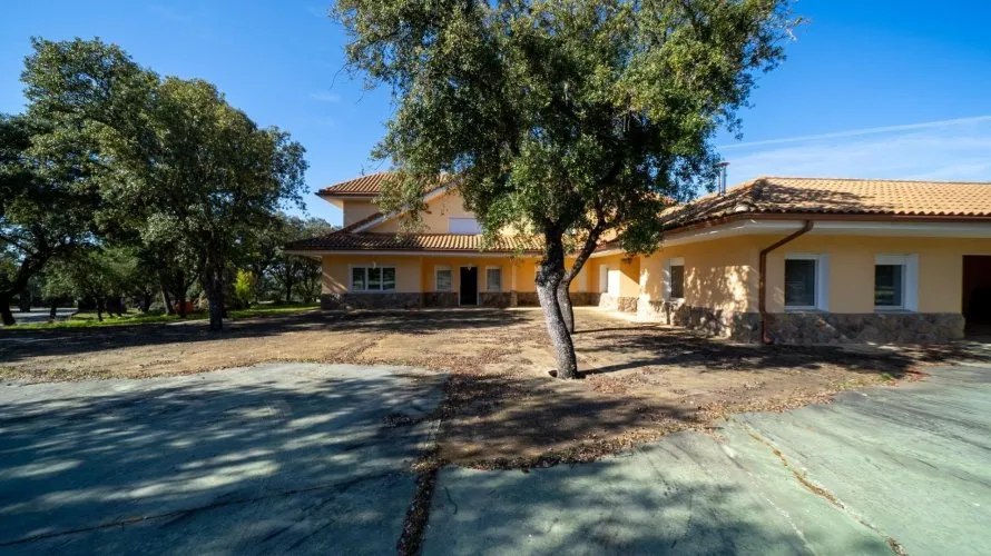 8 bedrooms house for sale, Colmenarejo, Spain No. 1396