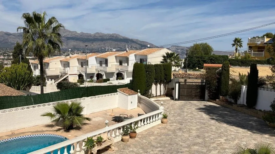 4 bedrooms villa for sale, Albir, Spain No. 586 № 12