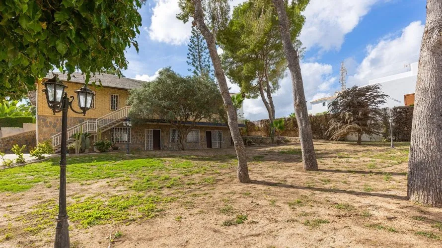 5 bedrooms villa for sale, Campoamor, Spain No. 1017 № 3