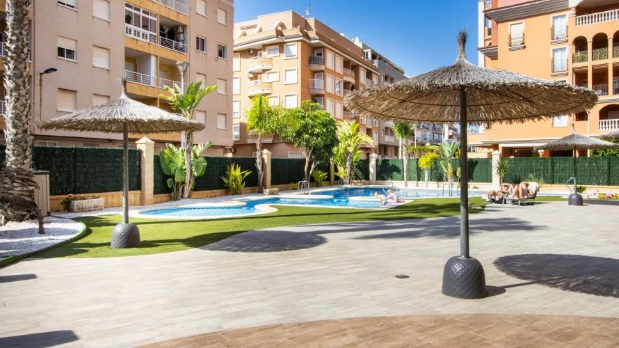 3 bedrooms apartment for sale, Torrevieja, Spain No. 108 № 2