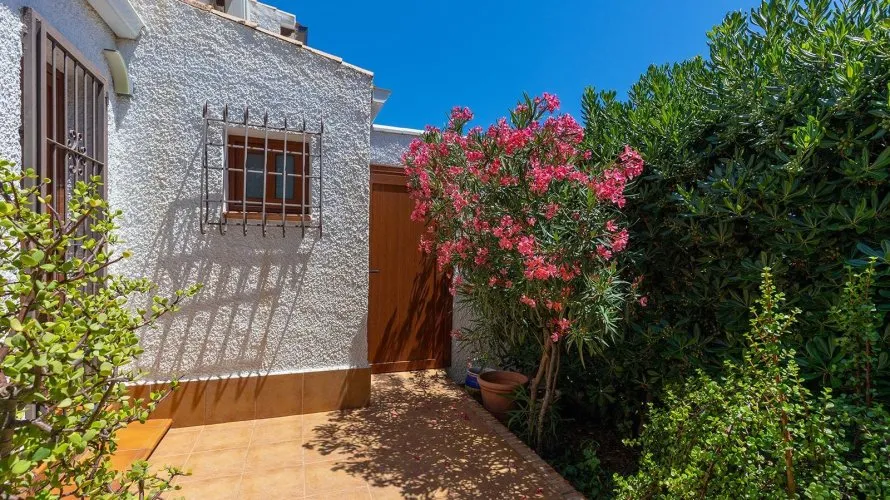 4 bedrooms villa for sale, Alicante, Spain No. 746 № 17