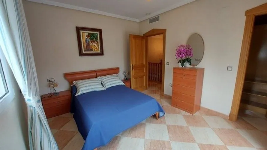 5 bedrooms villa for sale, La Veleta, Spain No. 334 № 4