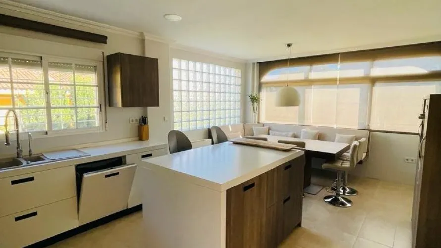 4 bedrooms villa for sale, Torrevieja, Spain No. 99 № 11