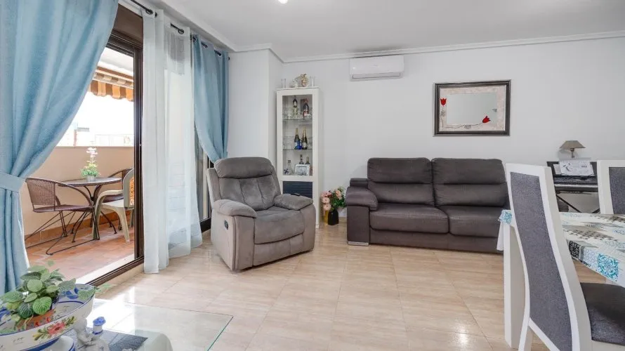 2 bedrooms apartment for sale, Torrevieja, Spain No. 1365 № 1