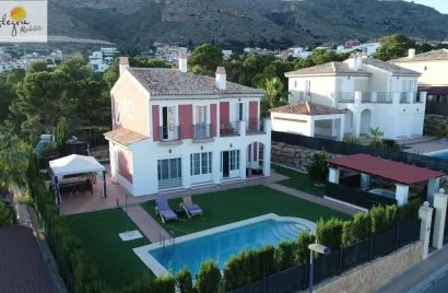 4 bedrooms villa for sale, Finestrat, Spain No. 260