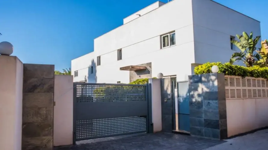 4 bedrooms villa for sale, Albir, Spain No. 539 № 26
