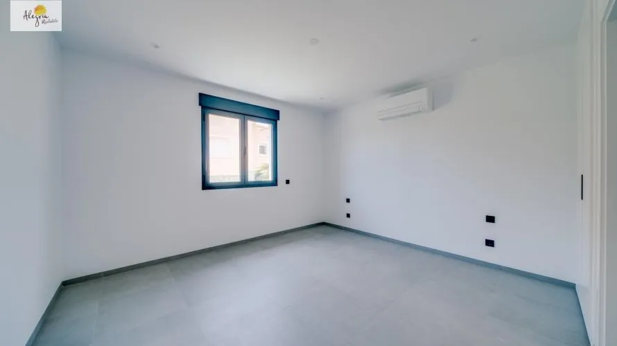 5 bedrooms villa for sale, Calpe, Spain No. 443 № 10