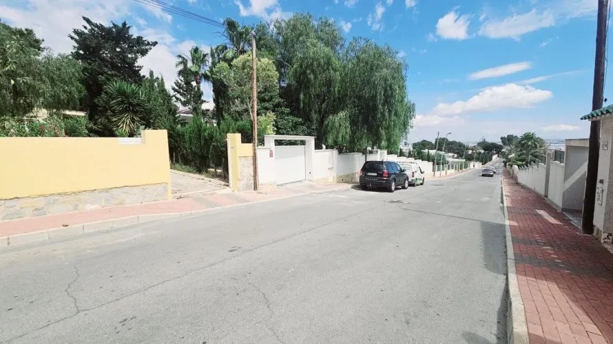 4 bedrooms apartment for sale, Torrevieja, Spain No. 1093 № 1