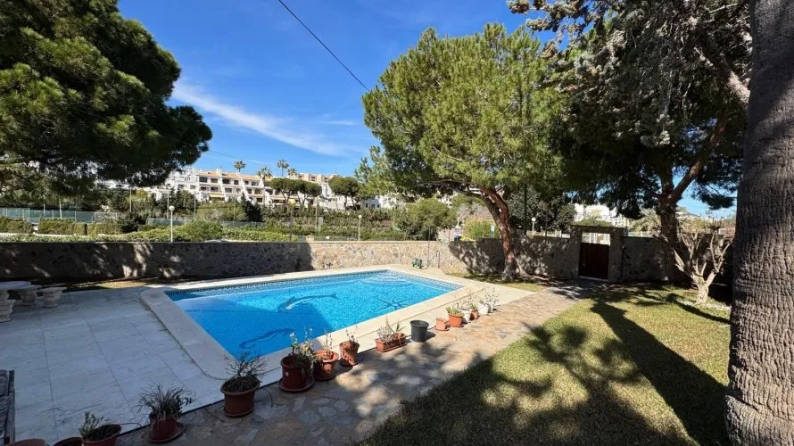 3 bedrooms villa for sale, Cabo Roig, Spain No. 106 № 2