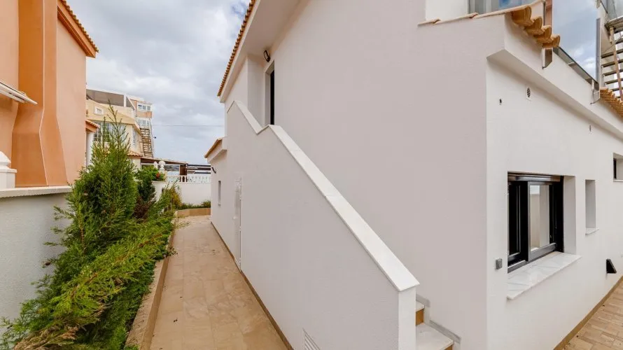 210m² villa for sale, Torrevieja, Spain No. 720 № 6