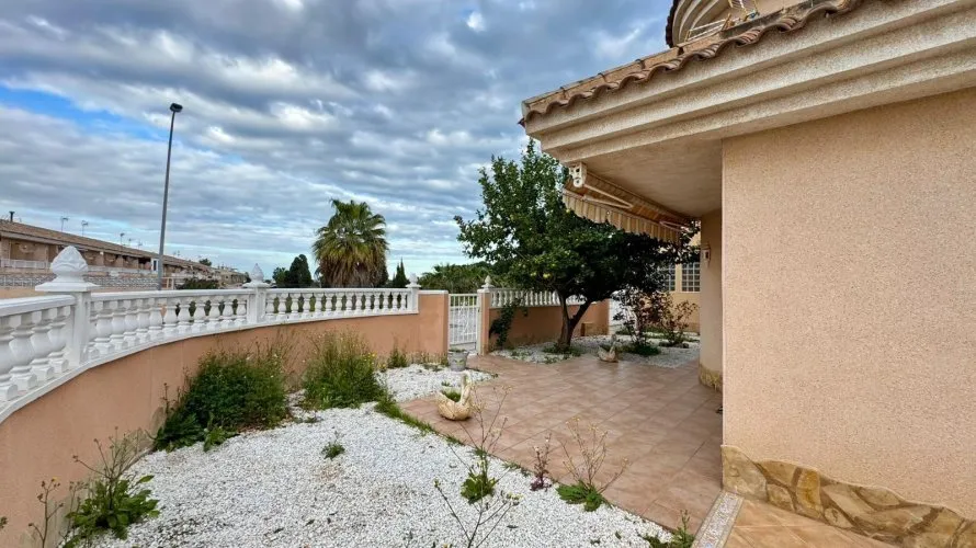 3 bedrooms apartment for sale, Torrevieja, Spain No. 1031 № 27