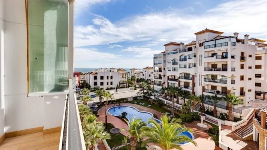 3 bedrooms apartment for sale, Guardamar del Segura, Spain No. 633 № 1