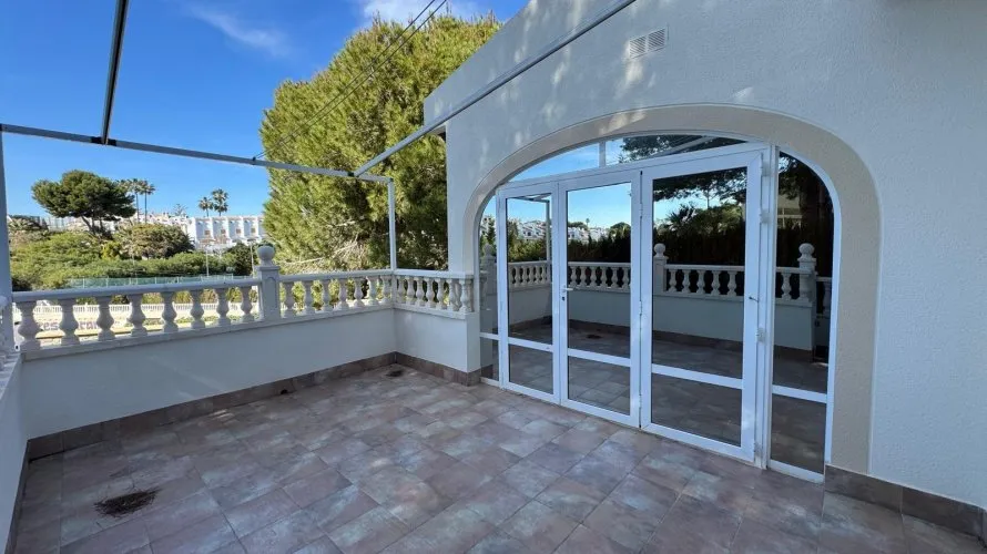 3 bedrooms villa for sale, Cabo Roig, Spain No. 106 № 9