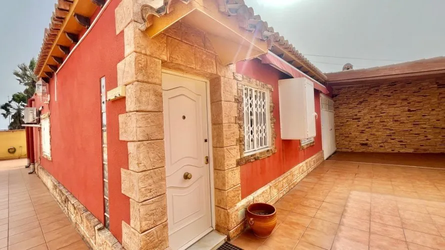 2 bedrooms apartment for sale, Torrevieja, Spain No. 1056 № 2
