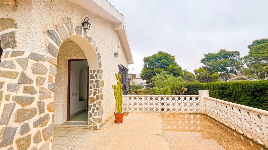 3 bedrooms villa for sale, Los Balcones, Spain No. 629 № 2