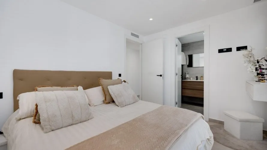 3 bedrooms apartment for sale, Torrevieja, Spain No. 1392 № 14