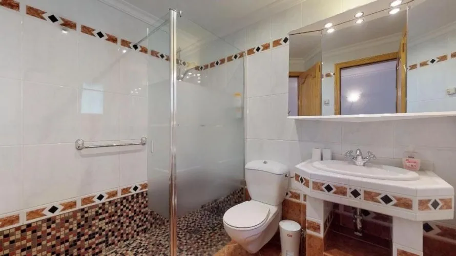 7 bedrooms villa for sale, Maryvilla, Spain No. 397 № 24
