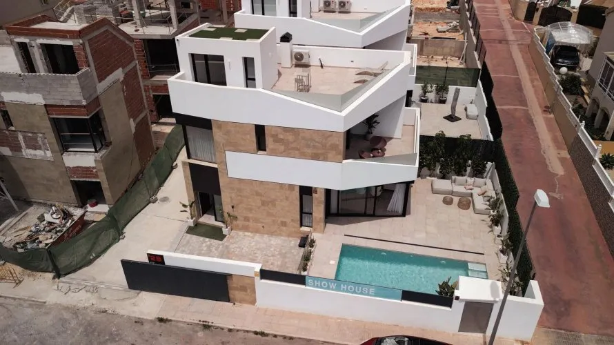 3 bedrooms villa for sale, La Florida, Spain No. 560