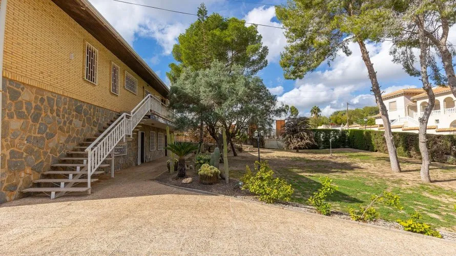 5 bedrooms villa for sale, Campoamor, Spain No. 1017 № 16
