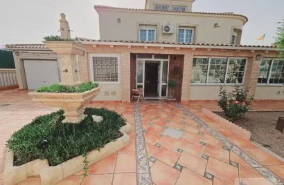 5 bedrooms villa for sale, Torrevieja, Spain No. 716