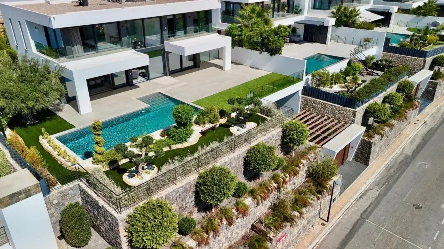 890m² villa for sale, Benidorm, Spain No. 832 № 1