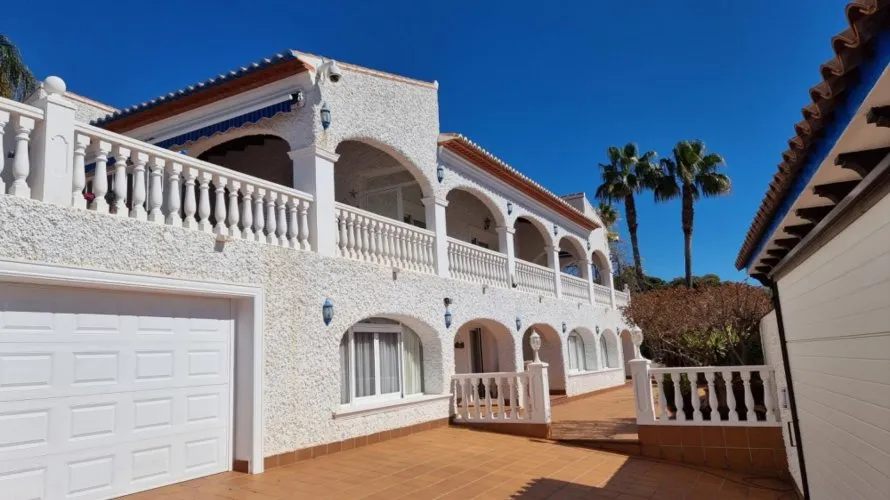 6 bedrooms villa for sale, Moraira, Spain No. 500 № 12