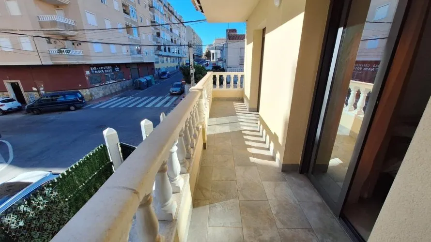 3 bedrooms house for sale, Torrevieja, Spain No. 940 № 15