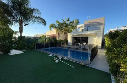 3 bedrooms villa for sale, Ciudad Quesada, Spain No. 901