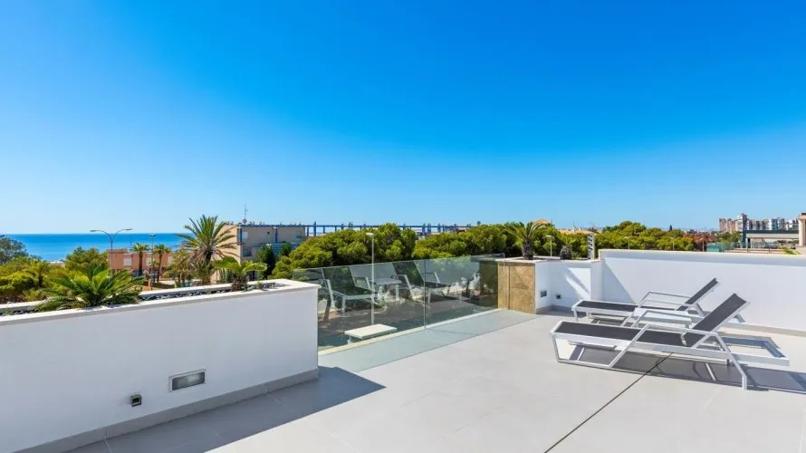 4 bedrooms villa for sale, Campoamor, Spain No. 662 № 9