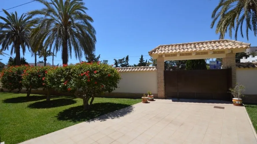 276m² villa for sale, Cabo Roig, Spain No. 257 № 5