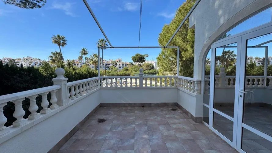 3 bedrooms villa for sale, Cabo Roig, Spain No. 106 № 8