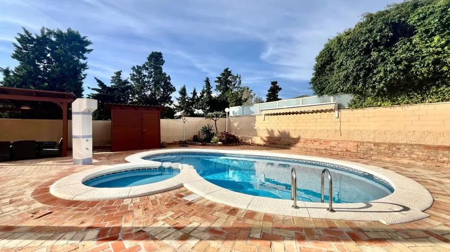 4 bedrooms villa for sale, Torrevieja, Spain No. 229 № 2