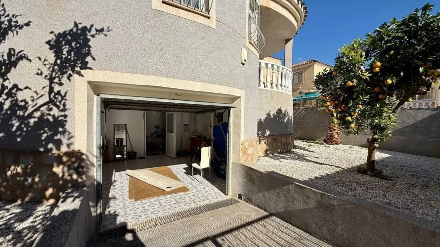 4 bedrooms villa for sale, Playa Flamenca II, Spain No. 169 № 9
