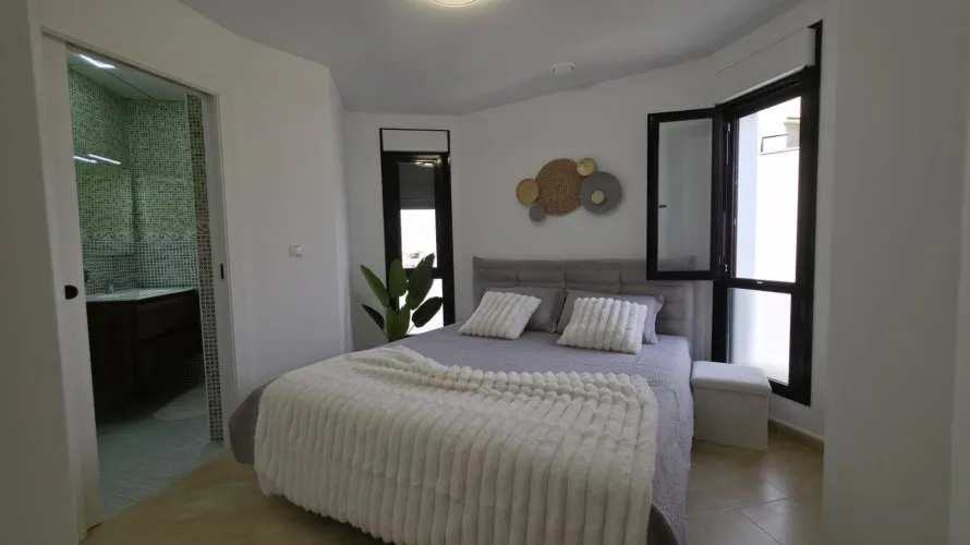 3 bedrooms apartment for sale, Torrevieja, Spain No. 1953 № 19