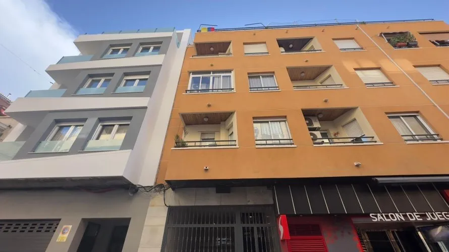 2 bedrooms apartment for sale, Torrevieja, Spain No. 2730 № 1