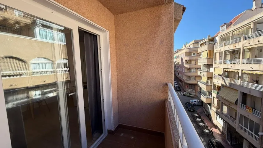2 bedrooms apartment for sale, Torrevieja, Spain No. 2796 № 1