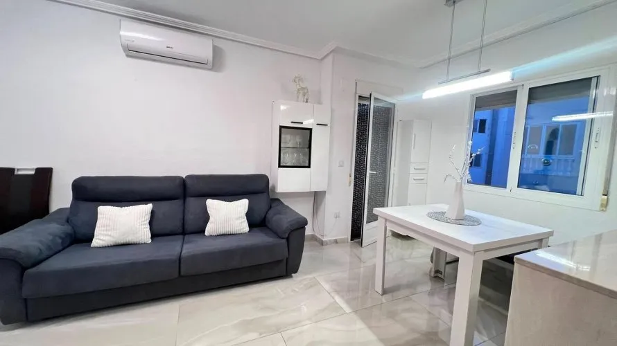 60m² apartment for sale, Torrevieja, Spain No. 2702 № 9