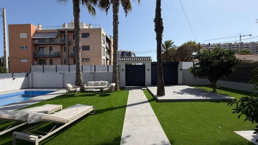 4 bedrooms villa for sale, Torrevieja, Spain No. 3006
