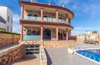 624m² villa for sale, La Zenia, Spain No. 2930