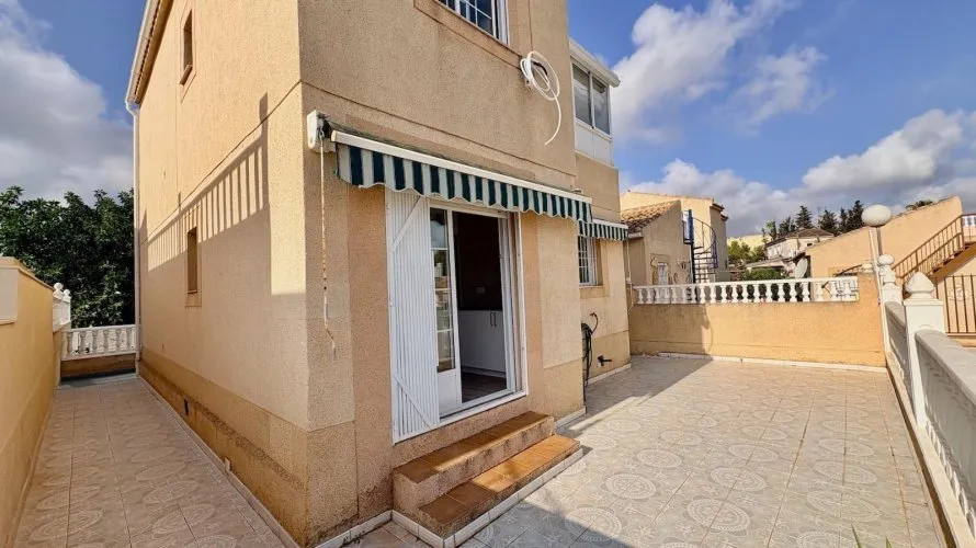 4 bedrooms house for sale, Torrevieja, Spain No. 2990