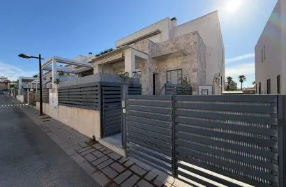 3 bedrooms house for sale, Torrevieja, Spain No. 3235